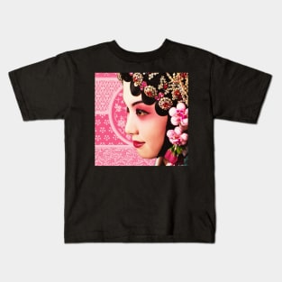 Chinese Opera Star with Blush Pink Traditional Pattern- Hong Kong Retro Kids T-Shirt